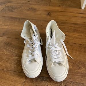 White converse chuck taylors size 9 women’s, runs big so really fits 9.5-10